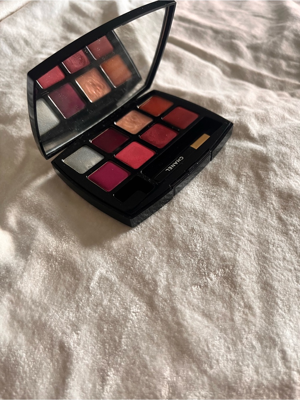 CHANEL Palette Raspberry Pink, Coral, Peach & Deep Plum Shades eyes cheeks lips